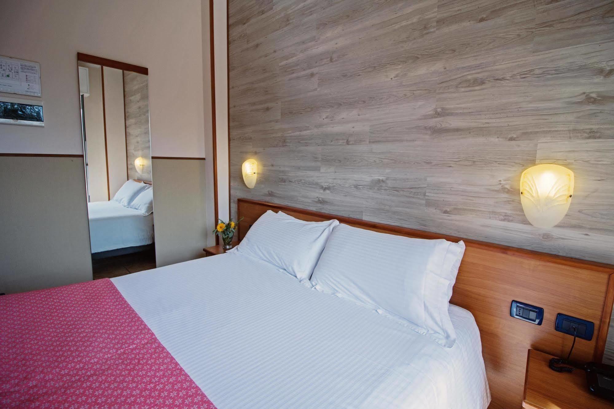 Albergo Moderno & Spa Fuipiano Valle Imagna Exterior foto
